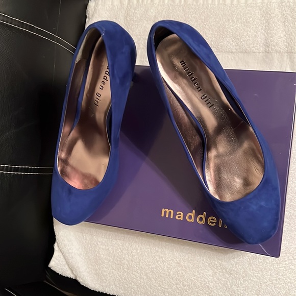 Heels - Picture 3 of 6